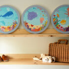 Kinderkamer wandcirkels thema jungle set van drie. Het lijkt alsof je zo de jungle inkijkt vanuit een raampje met allemaal dieren. Dieren kunnen gezocht worden en geteld