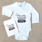 Voorbeeldfoto romper met grappige tekst en bijpassende kaart