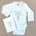 Voorbeeldfoto romper met grappige tekst en bijpassende kaart