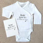 Voorbeeldfoto romper met grappige tekst en bijpassende kaart