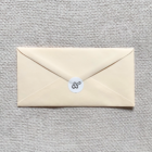 vintage white envelop met mooie sluitsticker