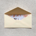 vintage white envelop met mooie sluitsticker