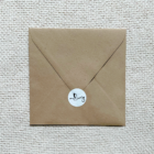 bruine kraft envelop met mooie sluitsticker