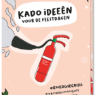 Voorkant wenskaart kado idee brandblusser met daarbij de tekst #energiecrisis, #verwarminguit en #haardjeaan